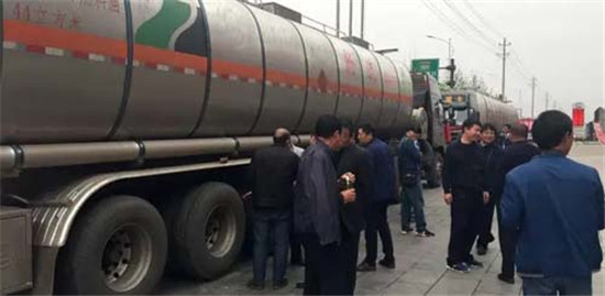 中集凌宇：三晉大地現(xiàn)新潮液罐車(chē)，引來(lái)200多人圍觀