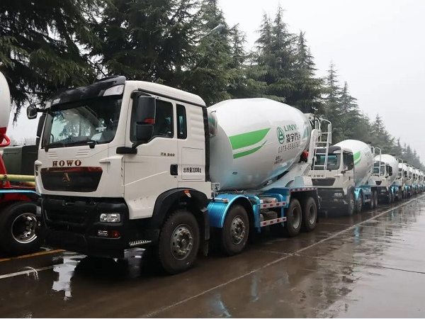 春雨濛濛，氣勢(shì)如虹！凌宇攪拌車震撼發(fā)車！